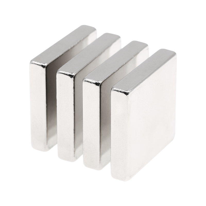 Blokový permanentní magnet 4