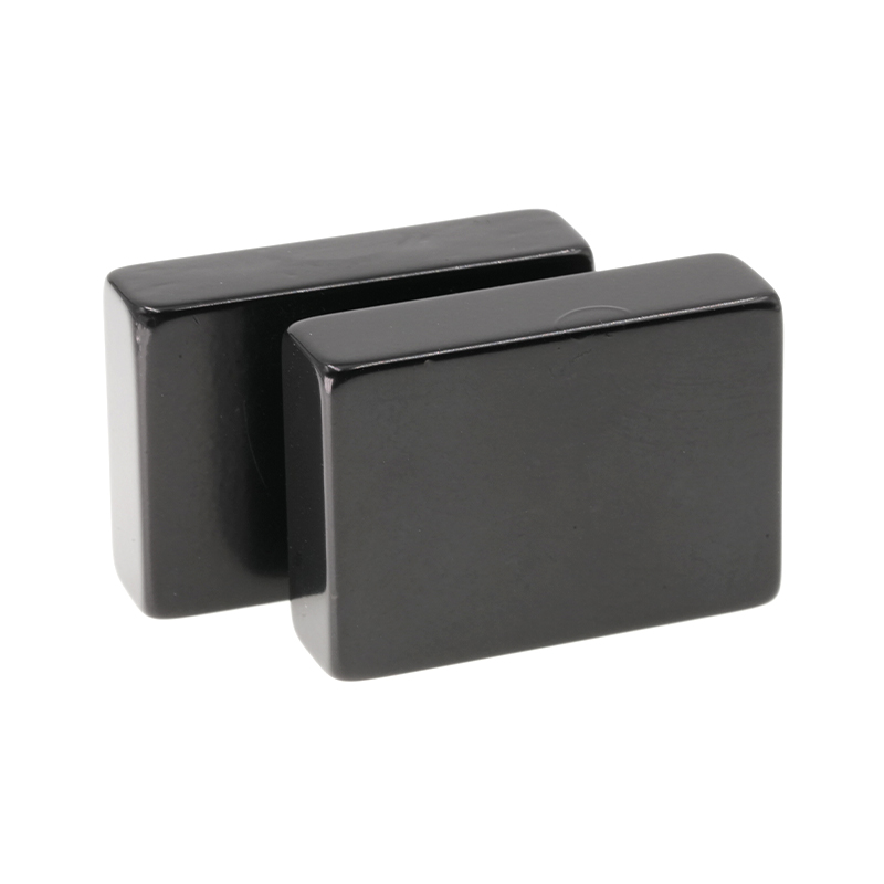 Blokový permanentní magnet 8