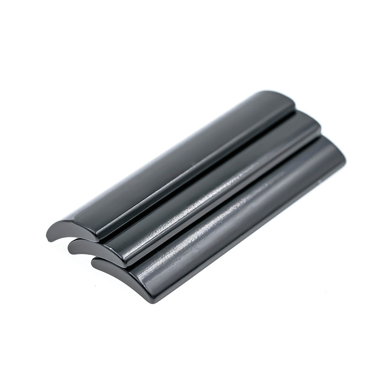 Oblouk/ Dlaždice/ Segmentový permanentní magnet