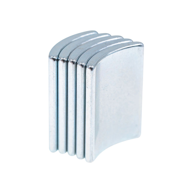 Oblouk/ Dlaždice/ Segmentový permanentní magnet